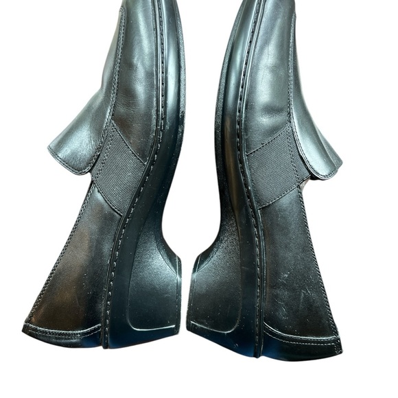 Women's Black “Clarks” Heeled Leather Loafers Sz 8 1/2 - Picture 9 of 10